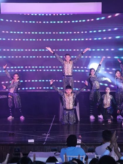 The full group on stage for "Jhoome Jo Pathaan," showcasing another complex and visually striking formation.