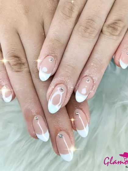 Simple, clean, and oh-so-chic. This is our classic French manicure with a little something extra. A single, perfectly placed rhinestone at the base of each nail adds a touch of sparkle to this timeless look.