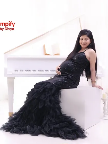 Pure elegance at our grand piano setup. A mom-to-be in a stunning black sequin gown creates a timeless and sophisticated portrait, blending the beauty of music and motherhood.