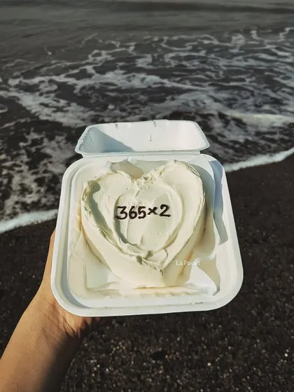 Celebrating two years together with a view. This heart-shaped bento cake, marked with '365x2', is perfect for a romantic anniversary outing.