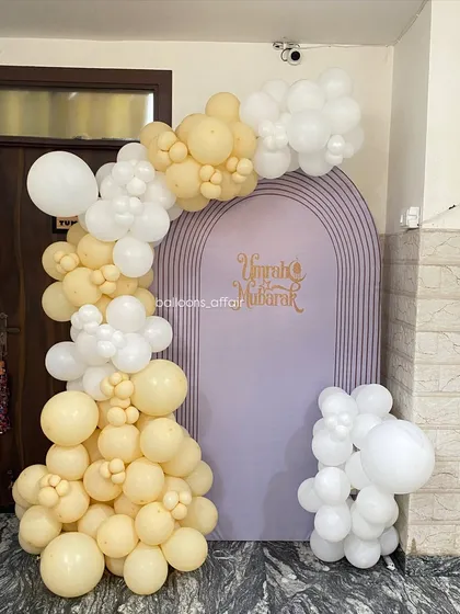Another angle of the 'Umrah Mubarak' decoration.
