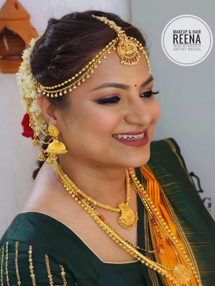 A close-up of Divya's baby shower look. The traditional temple jewellery and radiant makeup made her glow.