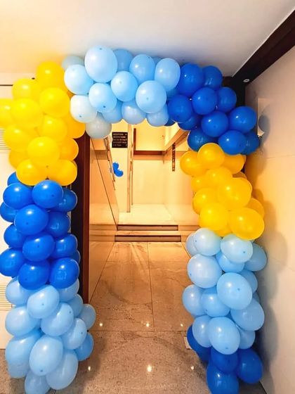 A blue and yellow balloon arch for a Minions-themed birthday party, creating a fun and festive entrance for the event.