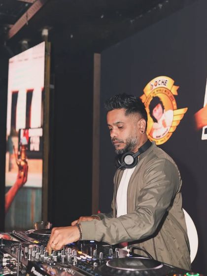 Shawn - Event DJ & VJ Services Electrifying Club Nights photo 8