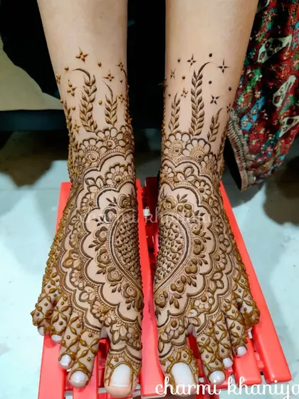 Don't forget the feet! I love creating stunning bridal leg mehendi that complements your hand designs. This one features a beautiful heart-shaped pattern filled with delicate details, perfect for showing off with your wedding shoes.
