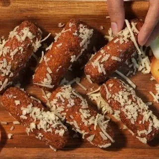 A creative fusion starter, the Gajar Cheese Roll combines the slight sweetness of carrots with the savory creaminess of cheese, all wrapped up and fried to golden perfection.