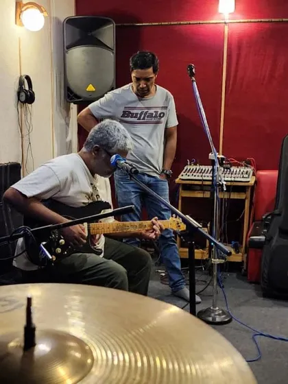 A moment of discussion during a rehearsal. It's a process of constant communication to get the sound just right.