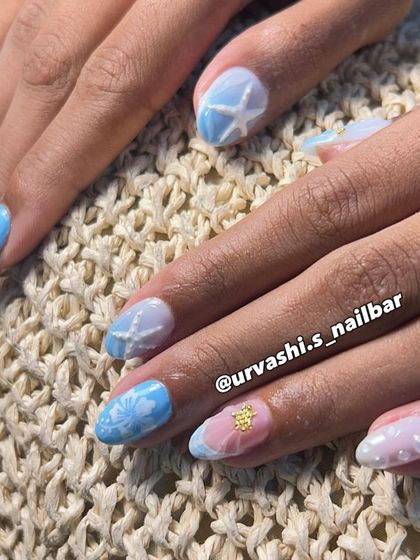 Inspired by a beach vacation, this set features 3D sculpted starfish and shell textures. The mix of ocean blue and soft pink, along with hand-painted hibiscus flowers, creates a perfect tropical vibe.