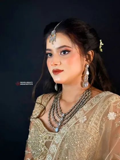 A sun-kissed, glowing look perfect for summer festivities. The makeup is kept luminous and fresh, with warm tones on the eyes and a natural lip color.