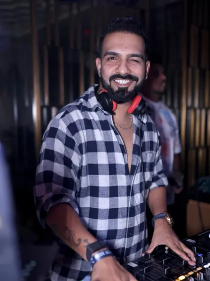 It's more than just playing music; it's about connecting with the crowd and sharing the good vibes. This is the energy I bring to your party.
