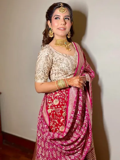 Day party makeup for the sister of the bride. This look is fresh and bright, with a soft smokey eye and glowing skin that is perfect for a daytime wedding event.
