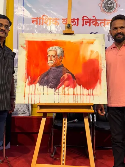 A picture with one of the senior artists who attended the demonstration.