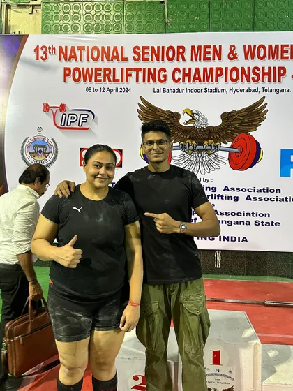 A proud coach moment with Khushi after her performance. She faced a major setback but still managed a 10kg total PR. This experience will only make her a stronger and more strategic lifter in the future.