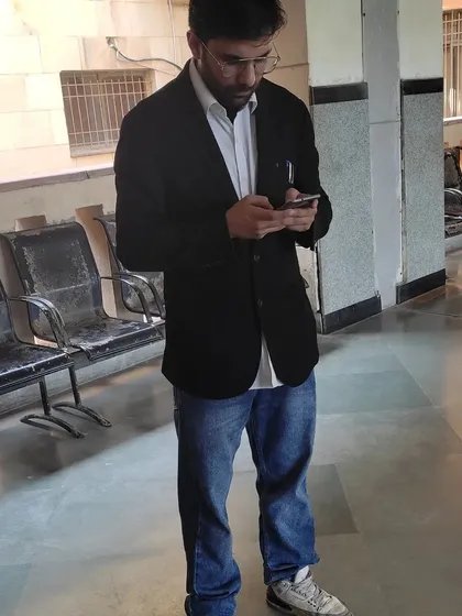 There are no real days off in this profession. Here I am on leave but still working on my phone to help a client in need. Your case is always a priority.
