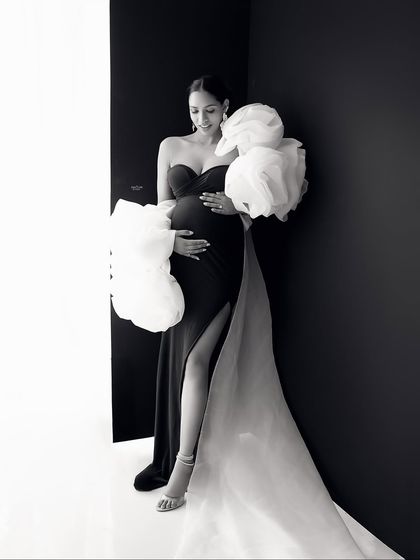 A quiet, contemplative moment. This black and white portrait of the mamma in a glamorous gown is full of grace and emotion.