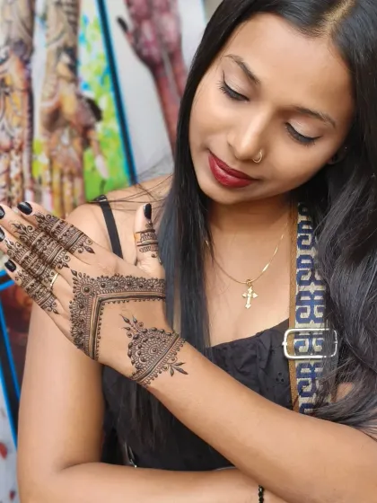 A final look at this beautiful, modern henna design. It's perfect for engagements, parties, or any event where you want to look your best.