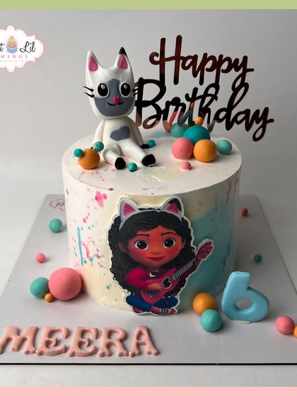 A musical cake for a 6th birthday. This creation features characters from Gabby's Dollhouse, with a focus on music and fun, perfect for a little rockstar.