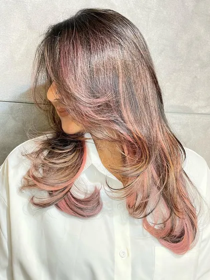 A beautiful and artistic blend of a natural brown base with soft, pastel pink highlights. This is a trendy and delicate way to play with fashion colors.