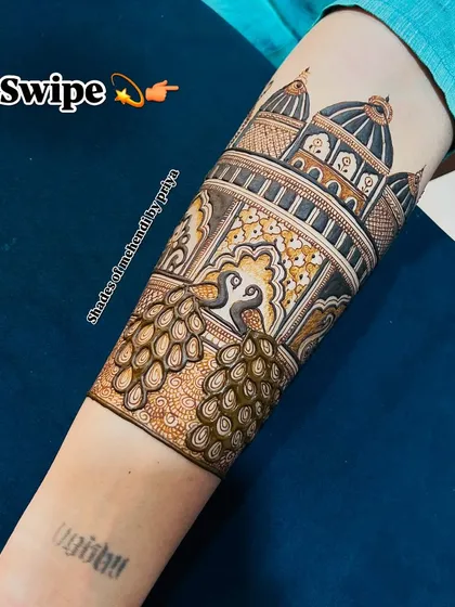The same arm design, showing the beautiful symmetry and clean lines of the peacock and jharokha patterns.
