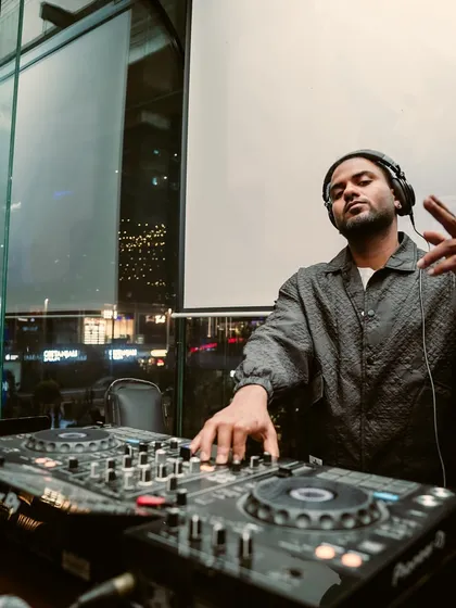 Every step forward is a victory. This is me in my element, at the controls, feeling confident and passionate about the music I'm about to share.