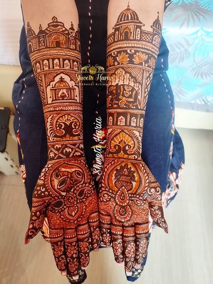 This minimal bridal design combines architectural elements with traditional motifs like the dhol, kalash, and peacocks for a balanced and beautiful look.