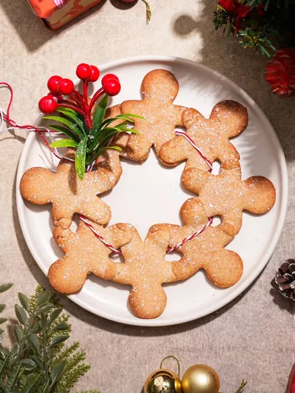 A creative take on holiday treats. I arranged these gingerbread men into a festive wreath, creating a unique and charming image that’s perfect for a brand’s Christmas social media content.