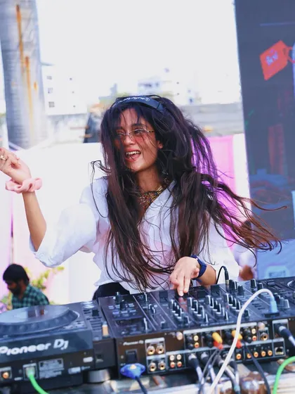 Capturing the pure, chaotic joy of a Holi party. Throwing colors and dropping beats under the sun is one of my favorite ways to celebrate. This is what a high-energy daytime DJ set looks like.