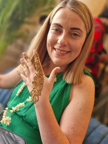 A happy guest showing her simple floral mehendi strip. My team and I make sure every guest leaves with a smile and beautiful henna.