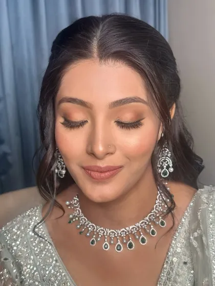 My first bride of 2025, and what a beautiful start to the year. I created this soft, neutral-toned makeup look with a gentle smokey eye to complement her ethereal white lehenga.