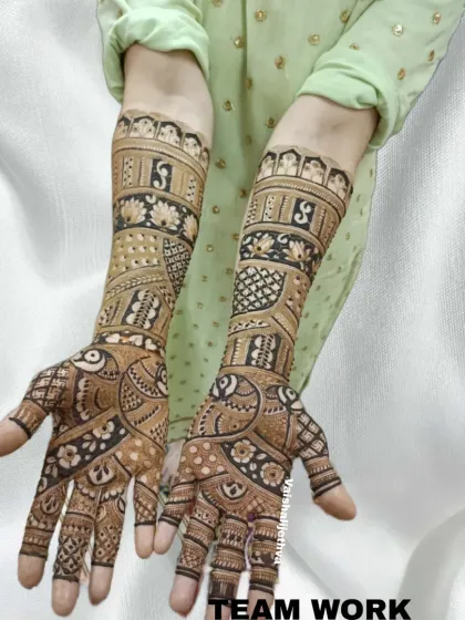 Another stunning example of my team's work. This full-coverage design blends Indian and Arabic styles, perfect for siders at a wedding.