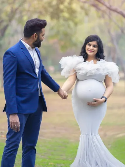 Your maternity shoot can be as formal or as casual as you like. This couple chose a more dressed-up look, which created a wonderfully elegant contrast with the natural park setting.