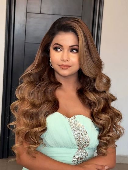 Barbie waves taught in my masterclass. This style features deep, uniform waves for a very glamorous and doll-like effect.