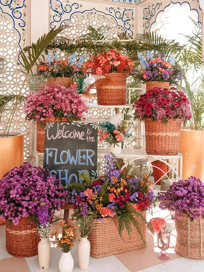 A "Flower Shop" corner where guests could pick their own blooms. This interactive element was a huge hit and added a fun, personalized experience to the Mehendi.
