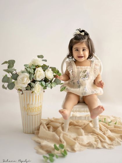 If someone asked me to visualize cuteness, I would show them this picture. This little girl's expression at her sitter session is just perfect.