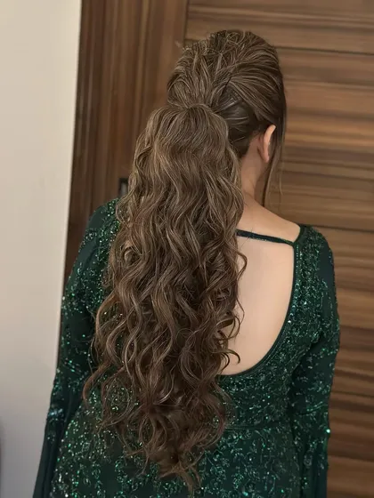 The same textured ponytail, showing how it looks from a slightly different angle. The highlights in the hair really make the texture pop.