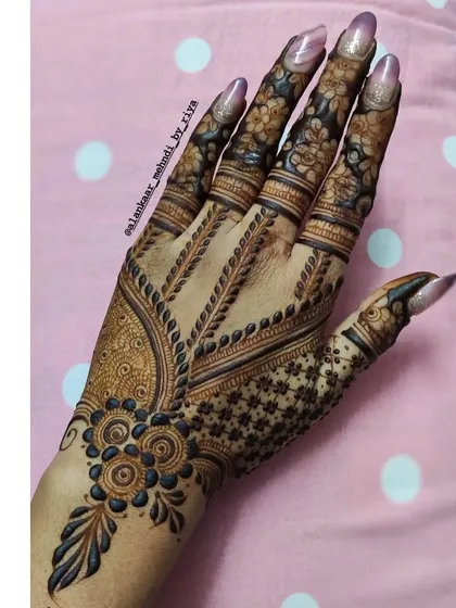 A delicate design for the back of the hand, combining floral, leaf, and geometric patterns for a modern yet traditional look.
