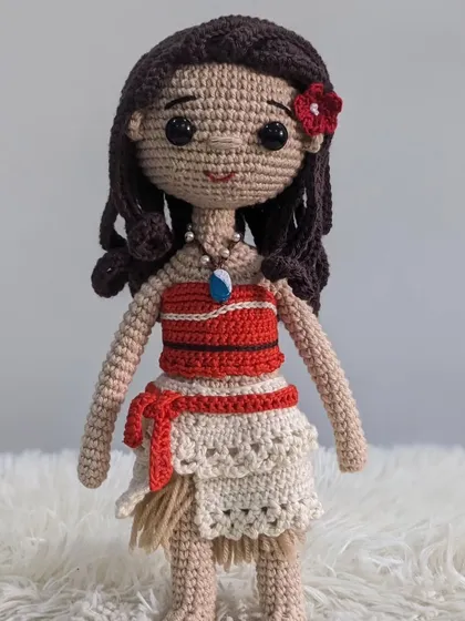 My crochet version of Moana, ready for an ocean adventure. I focused on the details, from her layered skirt and the Heart of Te Fiti necklace to the red flower in her hair.