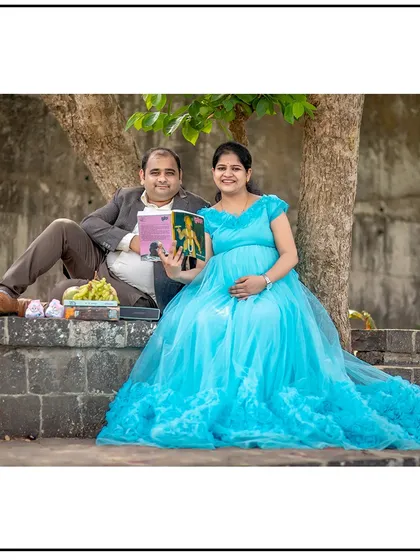 This couple chose to include meaningful books and fruits in their shoot, reflecting their traditions and hopes for the baby.