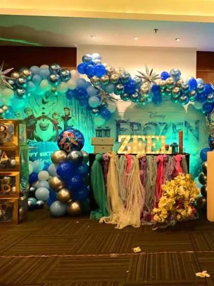 A detailed look at our Frozen-themed photobooth, complete with a character backdrop, themed props, and dramatic lighting for stunning pictures.