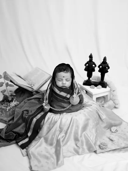 A wider black and white shot of the 'Rakhumai' theme, capturing the entire devotional arrangement with a classic feel.