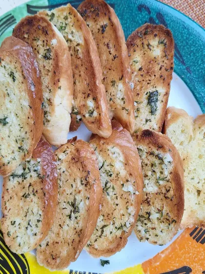 A plate of classic garlic bread, the perfect accompaniment to any meal.