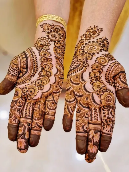 This design features bold, floral paisley patterns that flow beautifully across the hands. The fingertips are shaded for a classic touch.