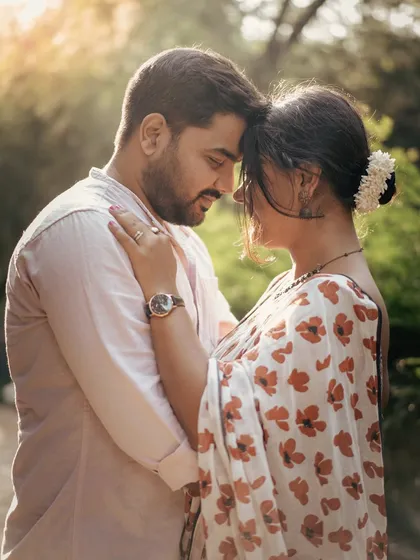 An intimate embrace, with the sunlight creating a beautiful flare. I use natural light to add a touch of magic and warmth to my couple portraits.
