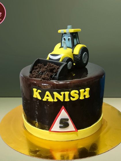 For the little one who loves construction vehicles, this JCB cake is a perfect choice. The cake features a detailed, edible JCB digger on top of a rich chocolate cake.