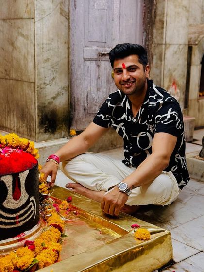 Seeking blessings at the temple. I believe that faith and hard work go hand in hand. "Har Har Mahadev".