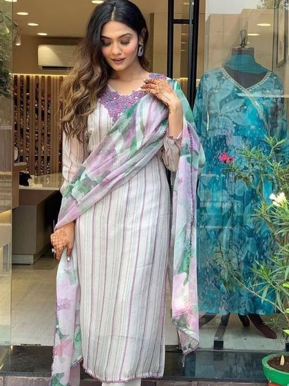 An off-white kurta with a lovely printed dupatta. The heavy thread embroidery on the neckline adds a touch of festive glam.