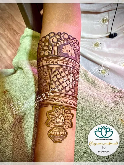 An elegant bridal startup design with a sacred kalash and lotus motif. This is a beautiful and auspicious way to begin a bridal mehendi.