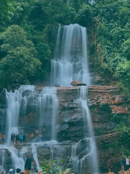 The majestic Jhari Falls in Chikmagalur, a multi-tiered waterfall where travelers can take a refreshing dip in the natural pool.