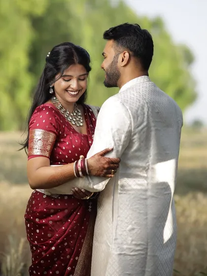 The focus here is on the bride's radiant smile, enhanced by a makeup look that is both elegant and timeless for her engagement day.