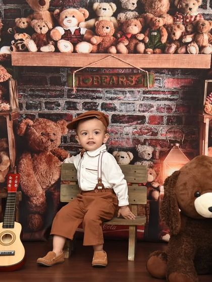 A cozy teddy bear picnic for a second birthday. This classic theme is filled with dozens of cuddly friends, creating a warm and nostalgic atmosphere.